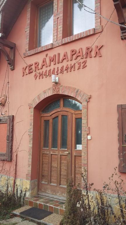 Keramiapark Guesthaus Hotell Budapest Eksteriør bilde